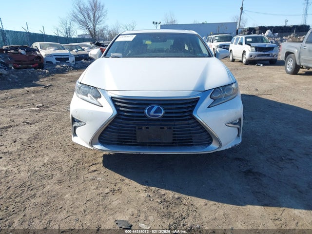 JTHBW1GGXG2104797 Lexus ES 300H