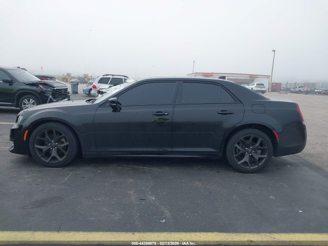 Продажа на аукционе авто 2023 Chrysler 300 Touring L, vin: 2C3CCADG1PH677330, номер лота: 44388078