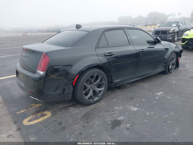 Продажа на аукционе авто 2023 Chrysler 300 Touring L, vin: 2C3CCADG1PH677330, номер лота: 44388078