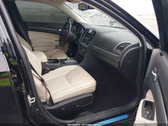 Продажа на аукционе авто 2023 Chrysler 300 Touring L, vin: 2C3CCADG1PH677330, номер лота: 44388078