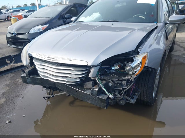 Продажа на аукционе авто 2014 Chrysler 200 Touring, vin: 1C3CCBBG5EN115184, номер лота: 44388153