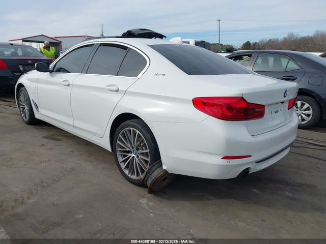 2019 BMW 530E WBAJA9C51KB254933 Photo 2