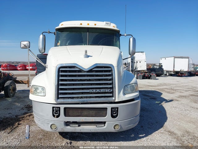 1M1AW07Y5FM047704 Mack 600 Cxu600