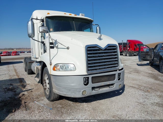 1M1AW07Y5FM047704 Mack 600 Cxu600
