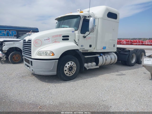 1M1AW07Y5FM047704 Mack 600 Cxu600