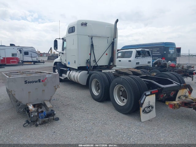 1M1AW07Y5FM047704 Mack 600 Cxu600