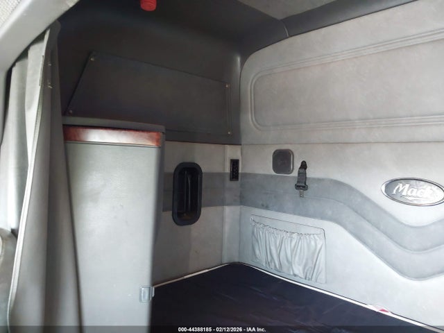 1M1AW07Y5FM047704 Mack 600 Cxu600