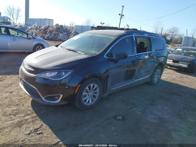 Продаж на аукціоні авто 2017 Chrysler Pacifica Touring-l, vin: 2C4RC1BG3HR526672, номер лоту: 44388227