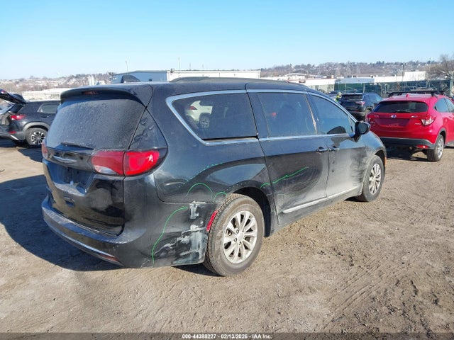 Продаж на аукціоні авто 2017 Chrysler Pacifica Touring-l, vin: 2C4RC1BG3HR526672, номер лоту: 44388227