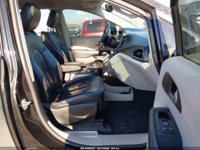 Продаж на аукціоні авто 2017 Chrysler Pacifica Touring-l, vin: 2C4RC1BG3HR526672, номер лоту: 44388227
