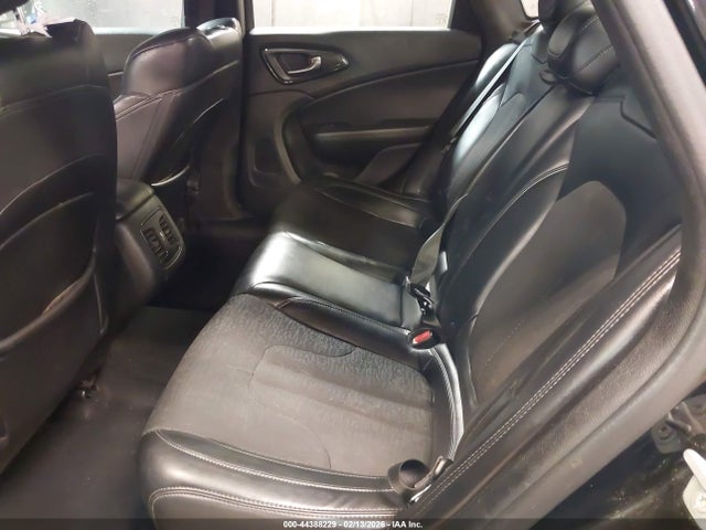 Продажа на аукционе авто 2015 Chrysler 200 S, vin: 1C3CCCBB0FN614406, номер лота: 44388229