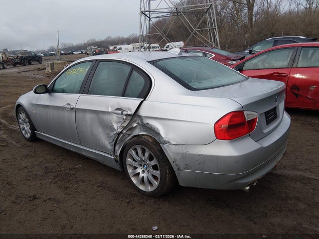 2006 BMW 330I WBAVB33566KR80045 Photo 2