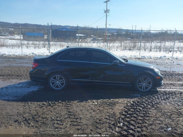 44388391 :رقم المزاد ، WDDGF8AB0EA943511 vin ، 2014 Mercedes-benz C 300 Sport 4matic مزاد بيع