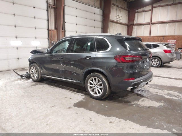 2021 BMW X5 5UXCR6C08M9G02746 Photo 2