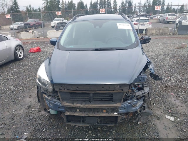 1FMCU0GDXJUA70573 Ford ESCAPE SE