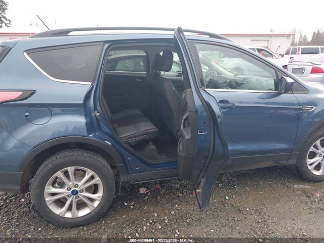 1FMCU0GDXJUA70573 Ford ESCAPE SE