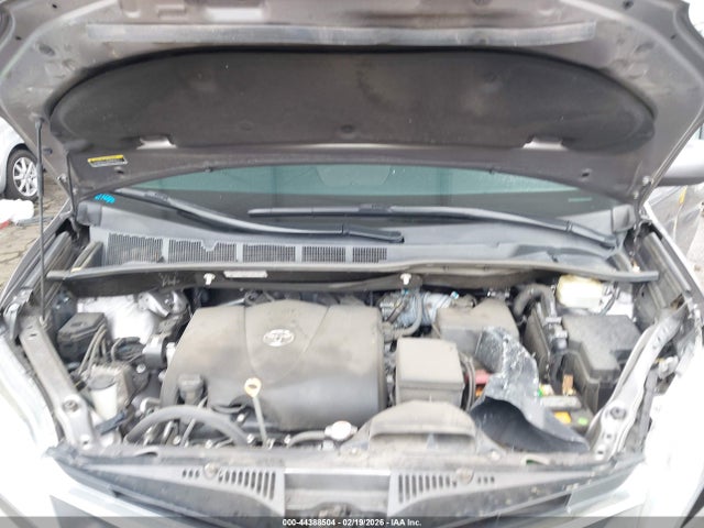 5TDKZ3DC5KS966574 Toyota Sienna Le 8 Passenger