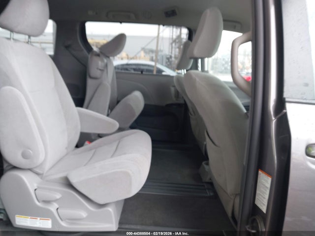 5TDKZ3DC5KS966574 Toyota Sienna Le 8 Passenger