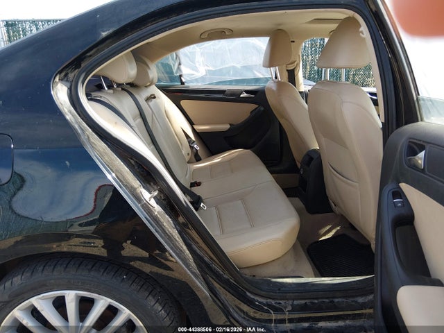 3VWL17AJ3GM385861 Volkswagen Jetta 1.8t Sel