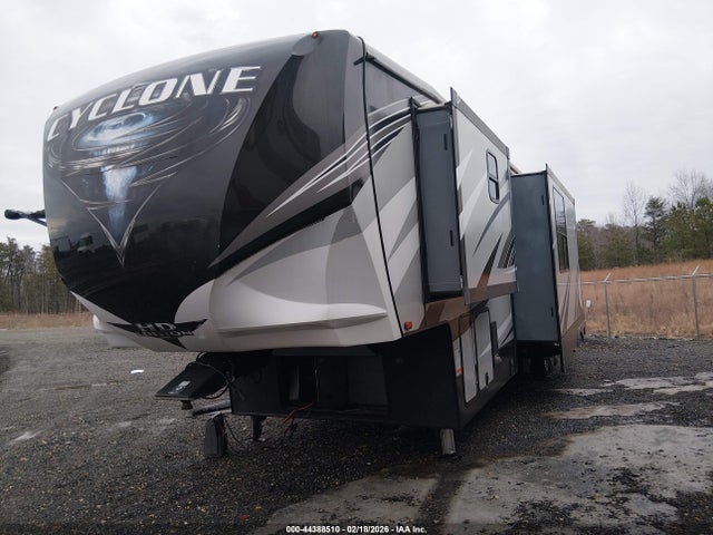 5SFCG4430JE381578 Heartland Rv Cyclone