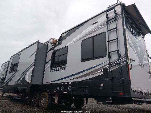 5SFCG4430JE381578 Heartland Rv Cyclone