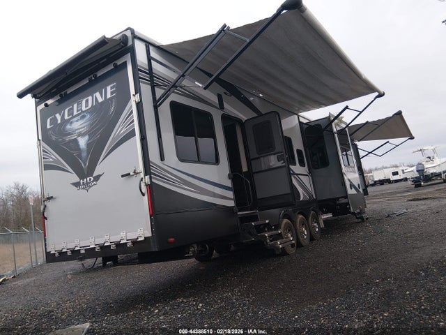 5SFCG4430JE381578 Heartland Rv Cyclone
