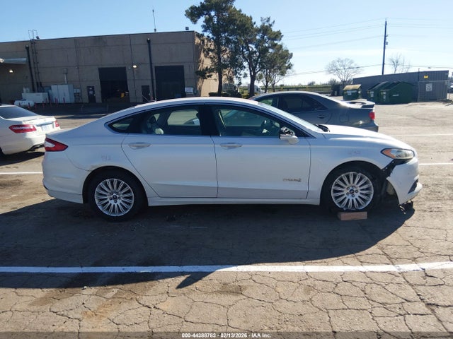 3FA6P0LU6GR215399 Ford Fusion Hybrid Se