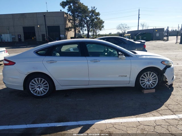 3FA6P0LU6GR215399 Ford Fusion Hybrid Se