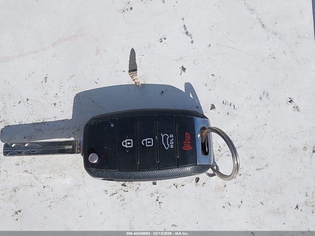 5XYKTDA70FG649500 KIA Sorento Lx V6