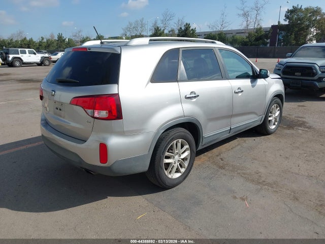 5XYKTDA70FG649500 KIA Sorento Lx V6