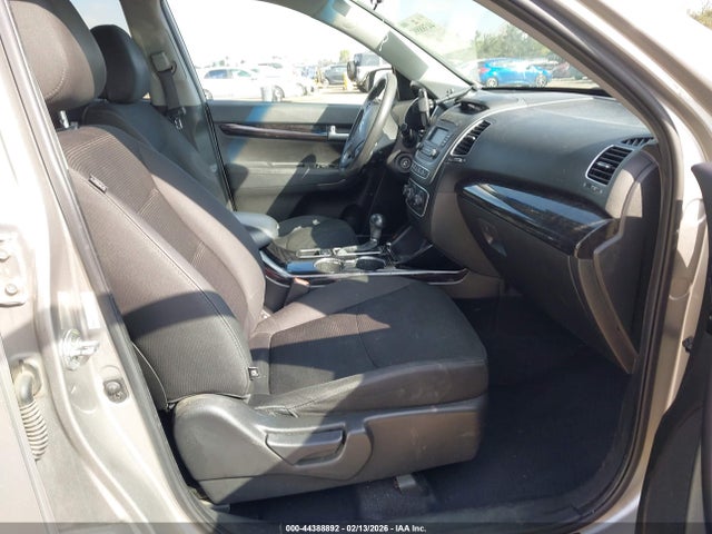 5XYKTDA70FG649500 KIA Sorento Lx V6