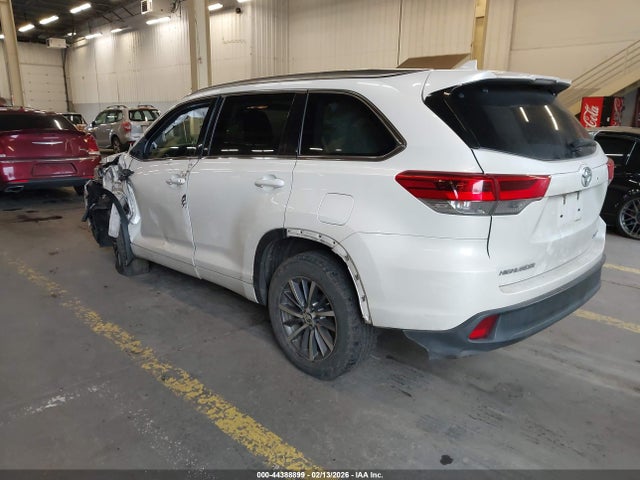 2017 TOYOTA HIGHLANDER 5TDJZRFH3HS462914 Photo 2