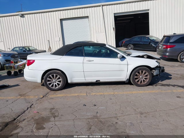 2011 Chrysler 200 Touring მანქანა იყიდება აუქციონზე, vin: 1C3BC2EBXBN617390, აუქციონის ნომერი: 44388920