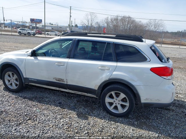Subaru Outback 2.5i Premium 2014 4S4BRBCC1E3310045 Image 14