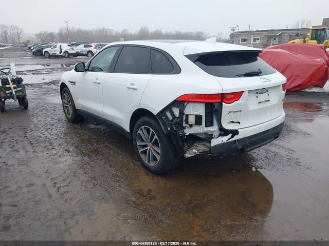 2018 JAGUAR F-PACE SADCJ2FX4JA272271 Photo 2