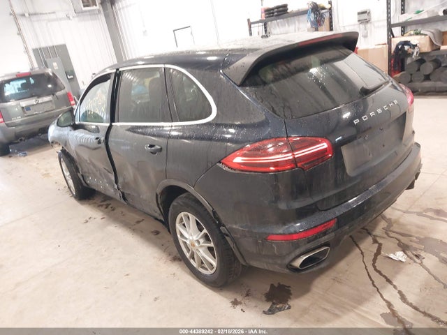 2016 PORSCHE CAYENNE WP1AA2A2XGKA13297 Photo 2