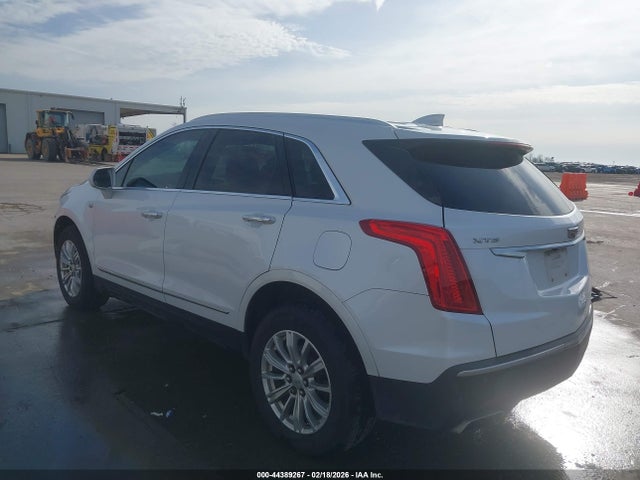 2017 CADILLAC XT5 1GYKNARS4HZ115349 Photo 2