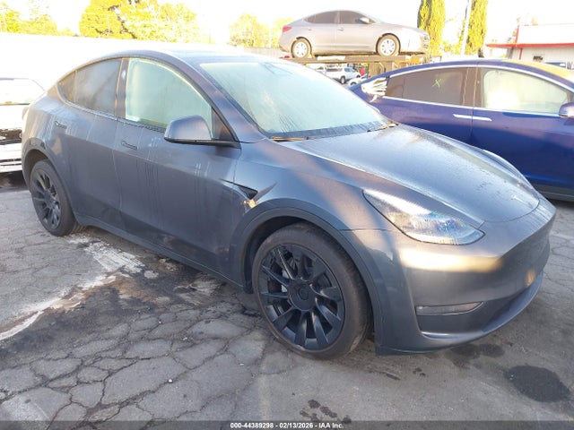 2023 TESLA MODEL Y 7SAYGDEE9PF896520 Photo 0
