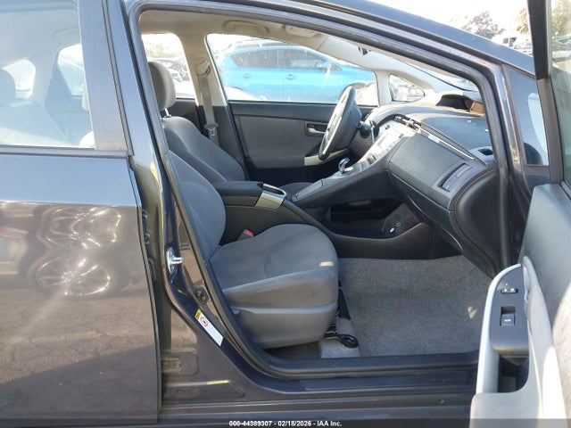 Toyota Prius Two 2015 JTDKN3DU6F0448373 Image 5