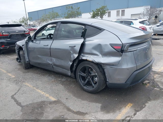 2026 TESLA MODEL Y 7SAYGDED6TF538275 Photo 2