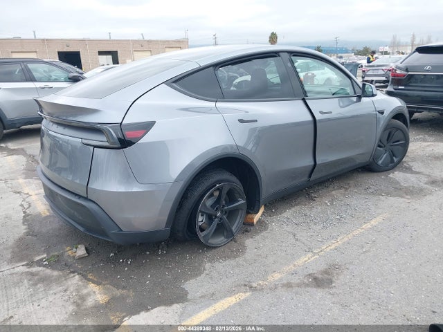 2026 TESLA MODEL Y 7SAYGDED6TF538275 Photo 3