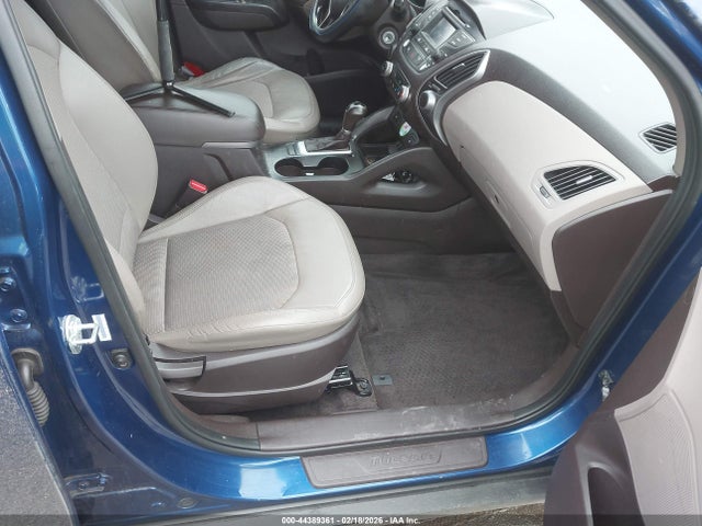KM8JU3AGXEU831930 Hyundai TUCSON SE