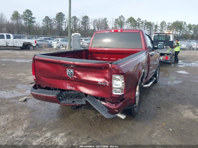 3C6JR7AG5HG718589 RAM 1500 Express 4x4 6&#039;4 Box