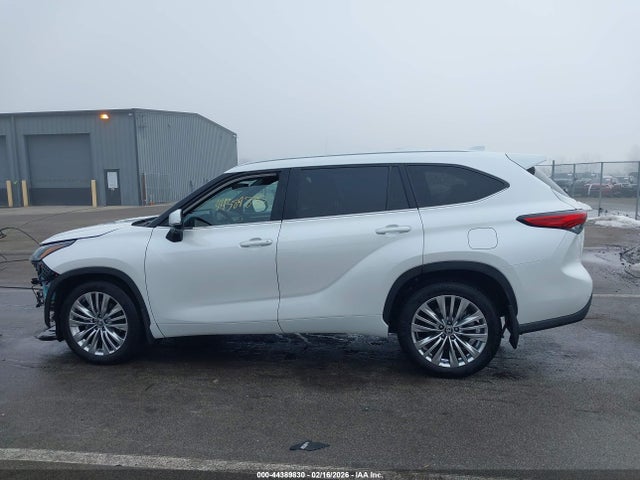 Toyota Highlander Platinum 2023 5TDKDRBH7PS524449 Image 14