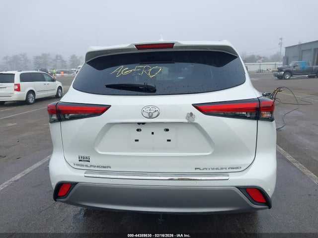 Toyota Highlander Platinum 2023 5TDKDRBH7PS524449 Image 16