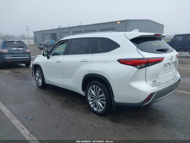 Toyota Highlander Platinum 2023 5TDKDRBH7PS524449 Image 3
