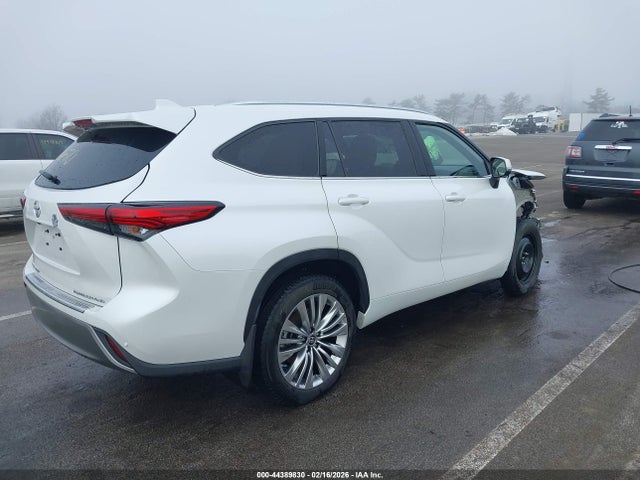 Toyota Highlander Platinum 2023 5TDKDRBH7PS524449 Image 4