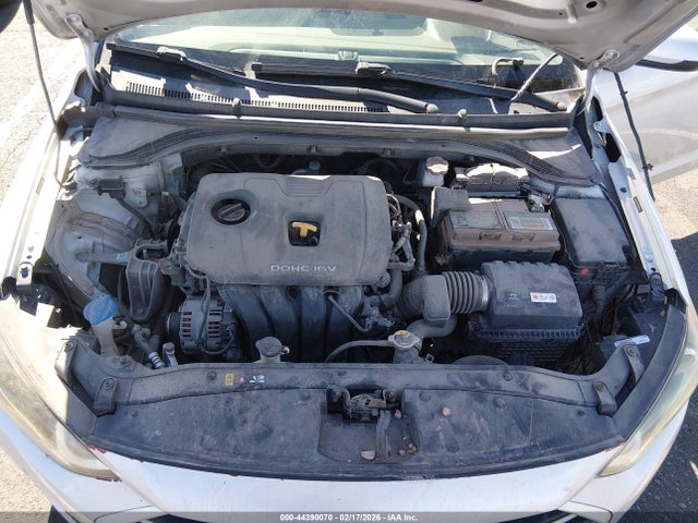 5NPD84LF9JH267627 Hyundai ELANTRA SEL
