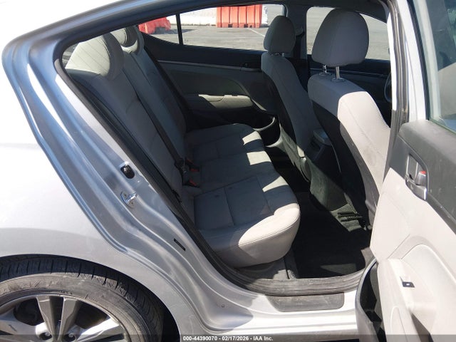5NPD84LF9JH267627 Hyundai ELANTRA SEL