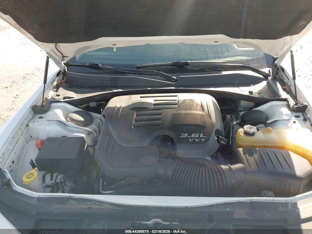 2C3CCAKG9EH157957 Chrysler 300c Awd
